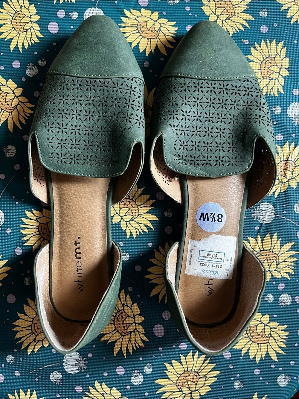 White Mountain Suede Ballet Flats Green Floral Size 8.5 Womens